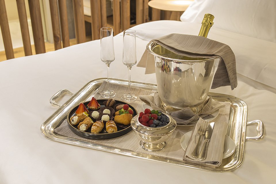 Room service - Grand Hotel Savoia