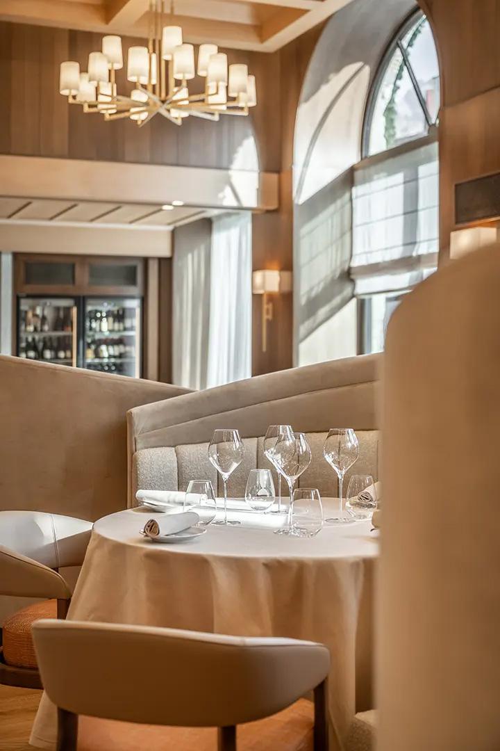 1224 Restaurant set table
