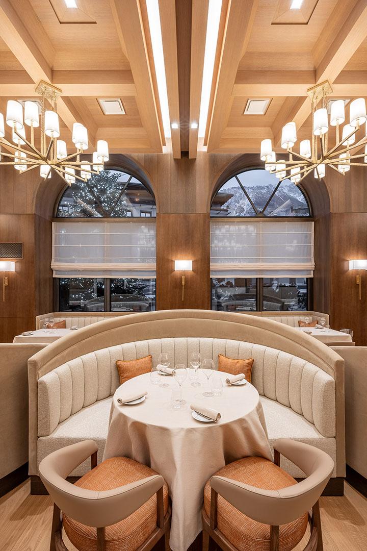1224 Restaurant table