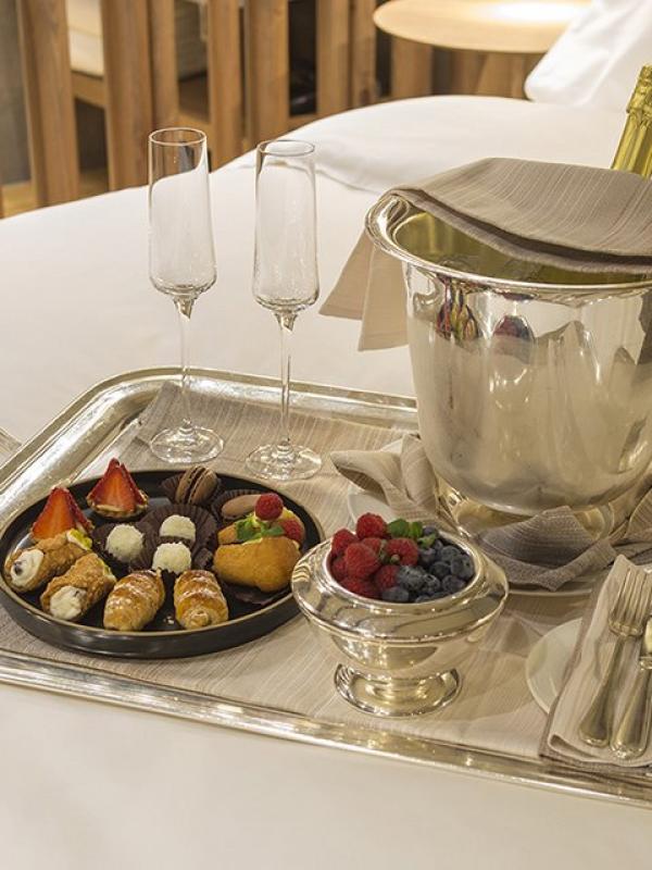 Room service - Grand Hotel Savoia